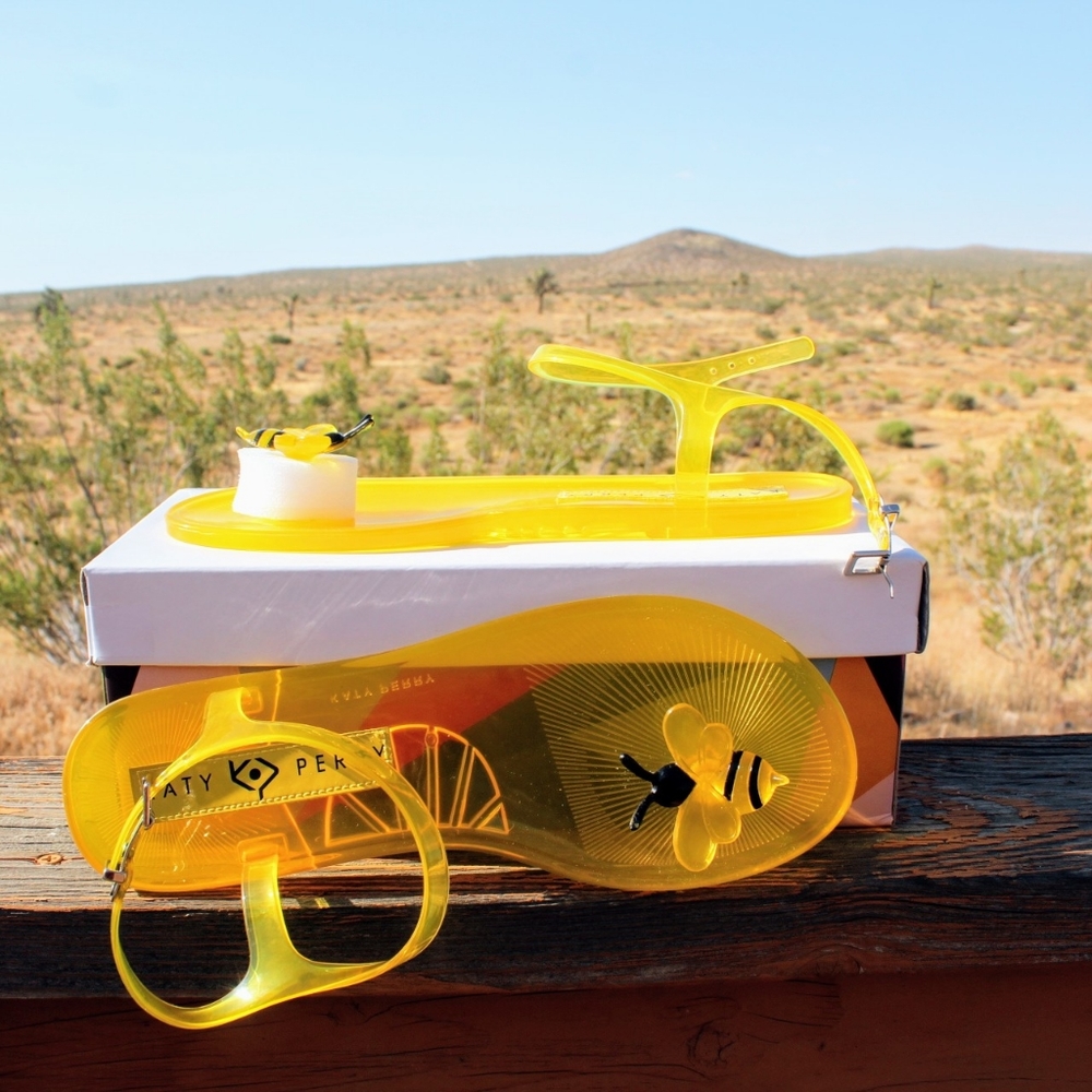 Gelli Scented Bee Sandals